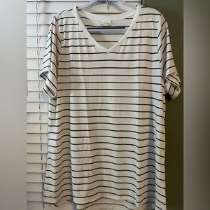 LuLaRoe Christy tee